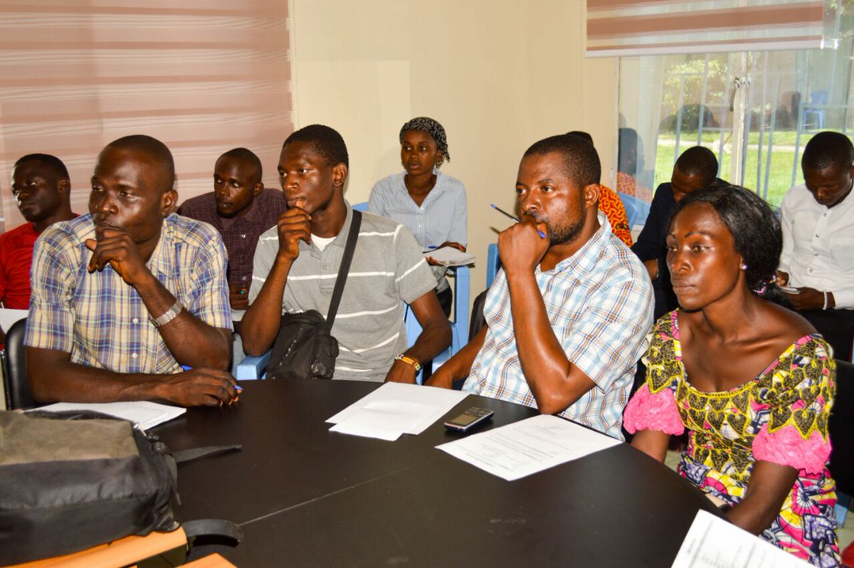 #JobFormation
Comme chaque jeudi et lundi <a href="/JeunesPprd/">ligue de jeune PPRD</a> apprennent les TRE.
#ÇaSePasse au <a href="/pprdofficiel/">PPRD</a> <a href="/AmbHenriMova/">Henri Mova Sakanyi</a>