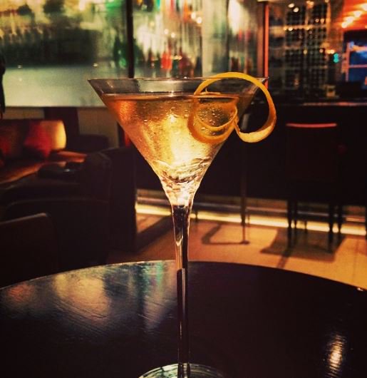 MO_LONDON's tweet photo. Cocktail o'clock at Mandarin Bar #cheerstothursday #martinisinKnighsbridge #FanOfMO #MOLondon https://t.co/yuklI7T7df