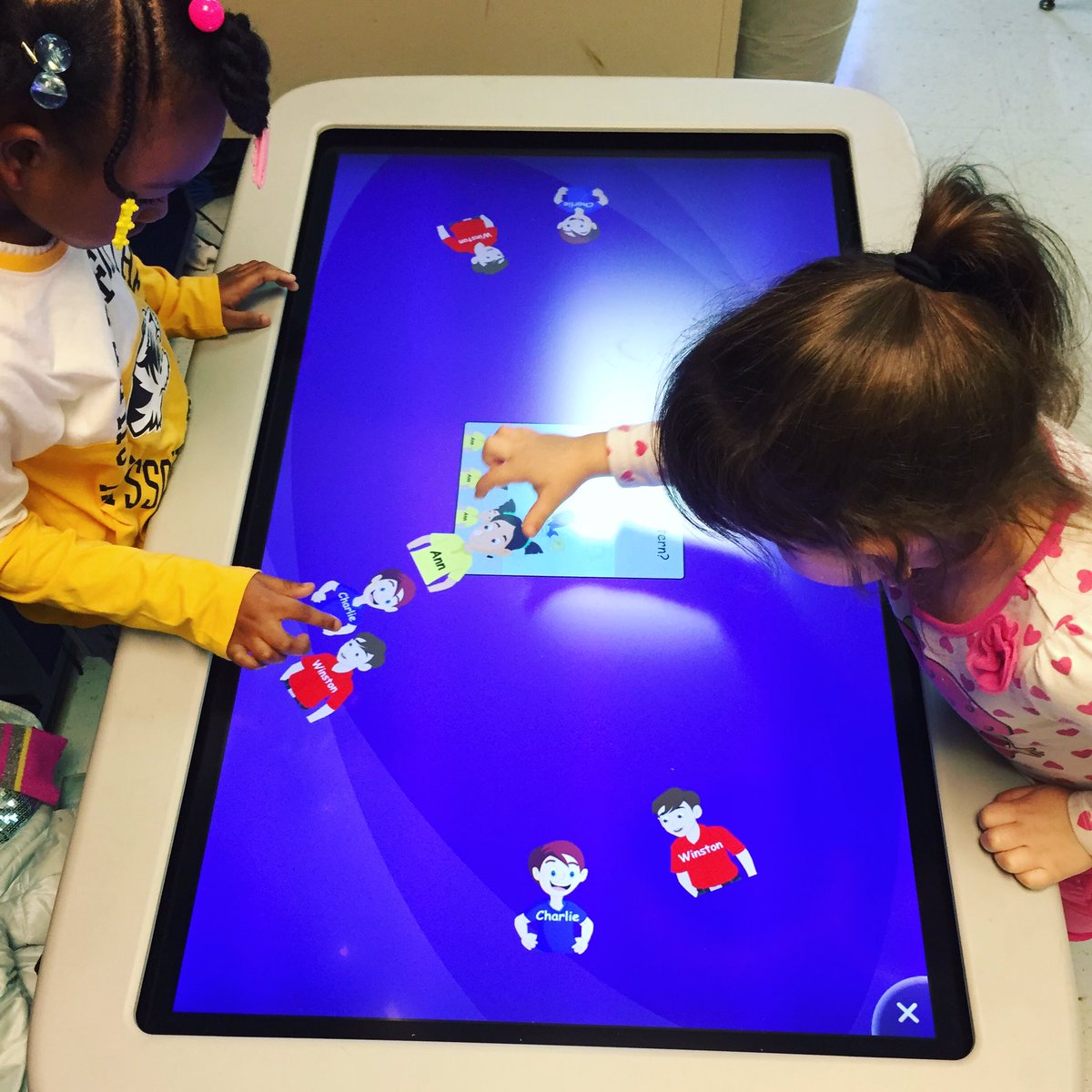 StVincentFamily's tweet image. Fun with our #smarttables 💻 thanks to our generous @colskiwanis supporters! 😊#thefutureoflearning 🤓