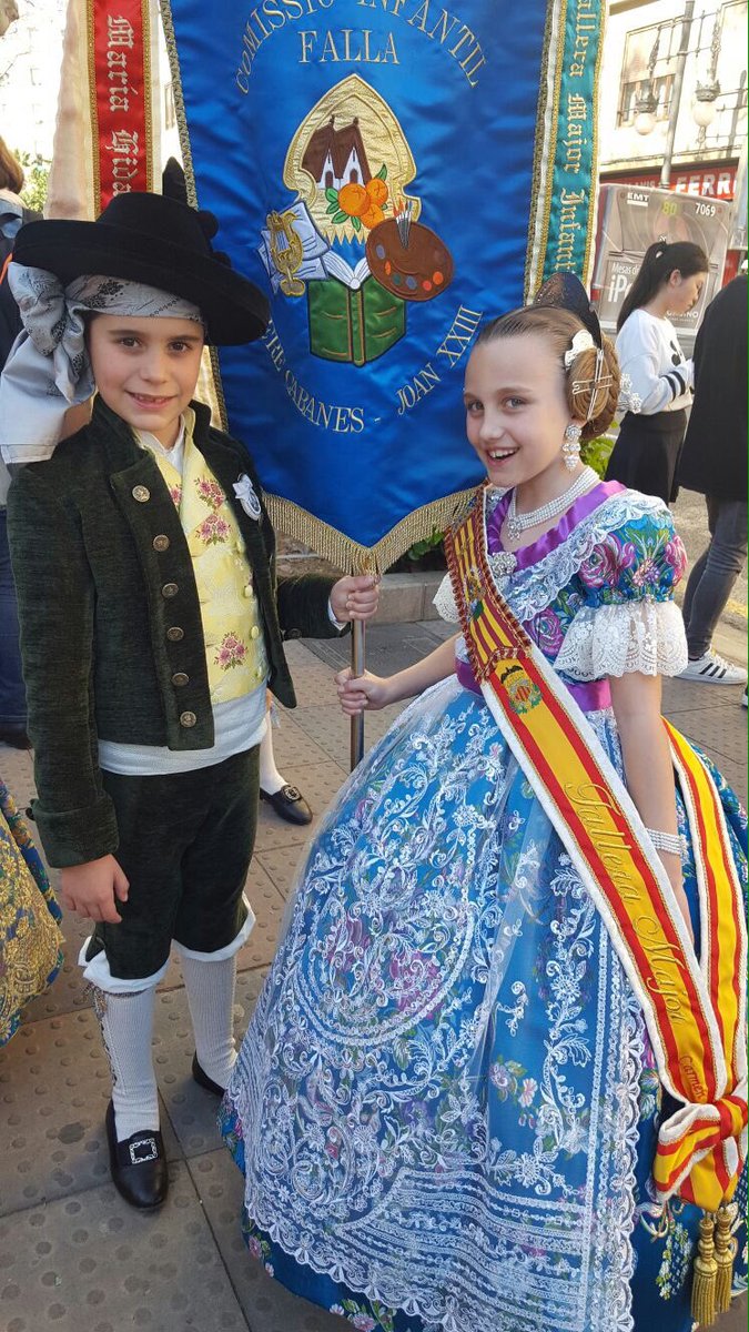Falla374's tweet photo. Premi arreplegat!! Hui som una falla més #LGTB encara!!! Moltes gràcies novament... i a vore què ens depara el monument gran! https://t.co/u7Y6m9XrUz
