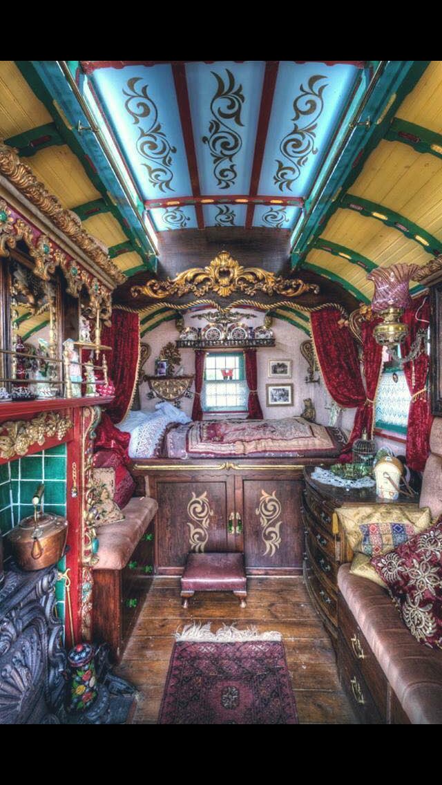 MalapropMiss's tweet photo. My caravan https://t.co/7heOAgCMtD
