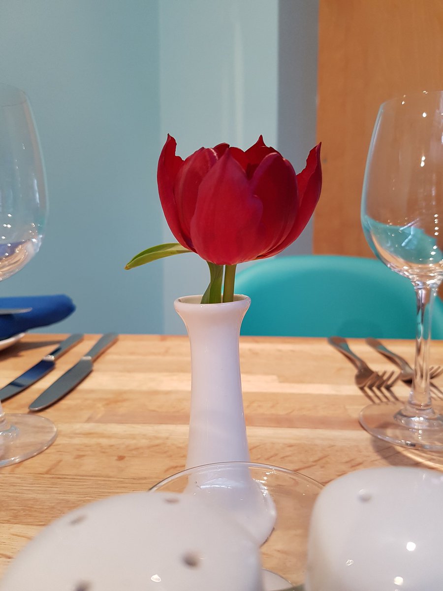 Fresh flowers on our beautifully laid tables. Come join us soon 😊