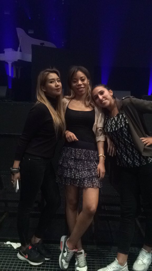 DoryceD's tweet photo. En attendant le début du concert #LAgeDOrDuRapFrancais #feelmyweb @Montpellier_BS @anissa_yahouni @NariLor Merci @cabenmansour pour la photo https://t.co/zoCwxKh14D