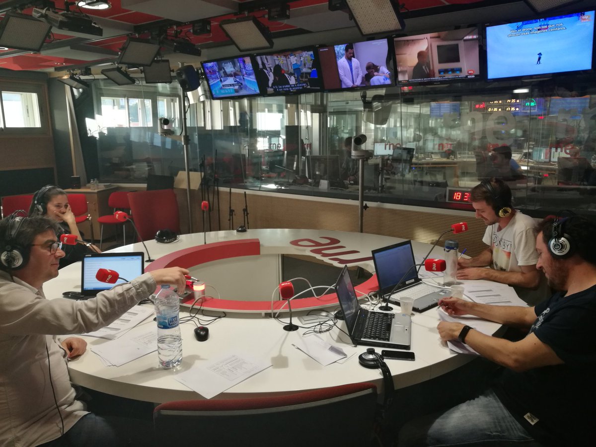danielgalindo78's tweet photo. Queremos que se haga el programa 2.000 de @estomesuena en un teatro y que vayamos toda la familia ;-) https://t.co/XcWsWTuX5m
