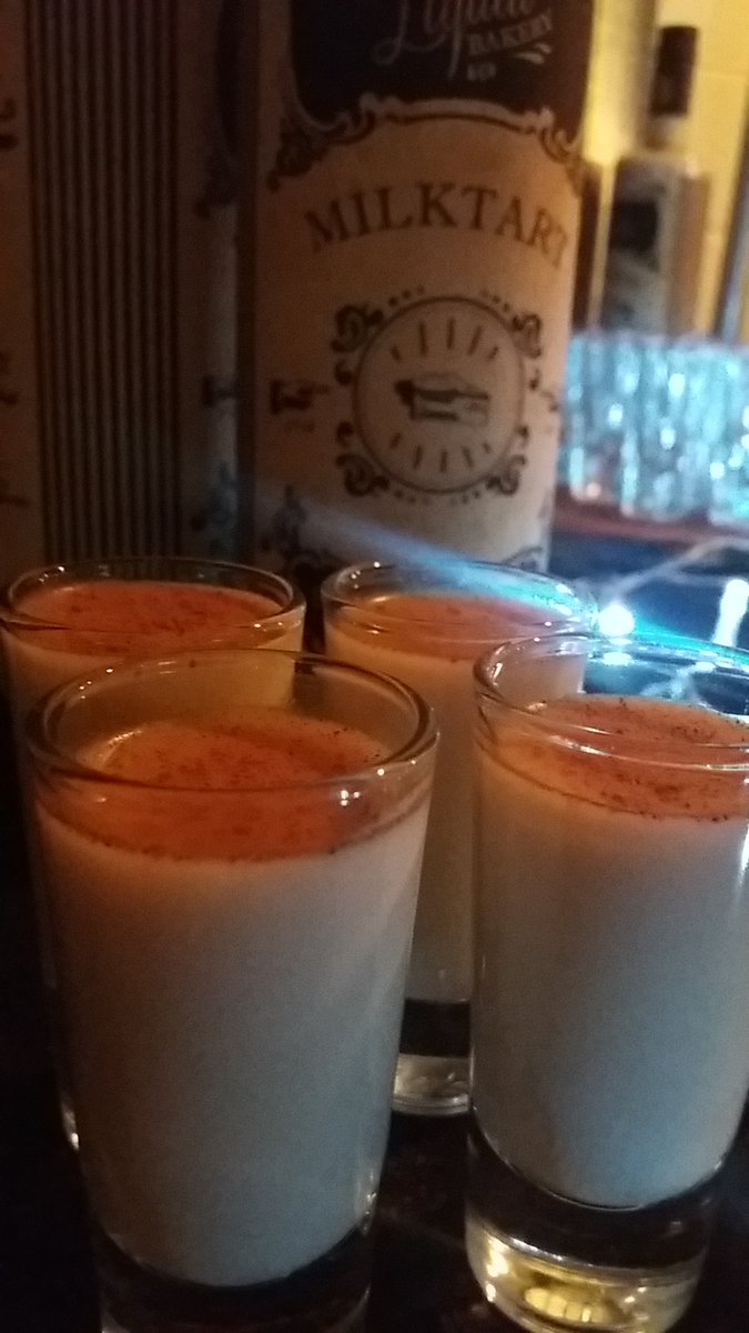 #Melktert in all shapes, sizes and strengths at #SAno1milktart awards eve with <a href="/ReubenRiffel/">Chef Reuben Riffel</a> <a href="/toksvdl/">Toks van der Linde</a> and <a href="/TheLiquidBakery/">The Liquid Bakery Co</a>