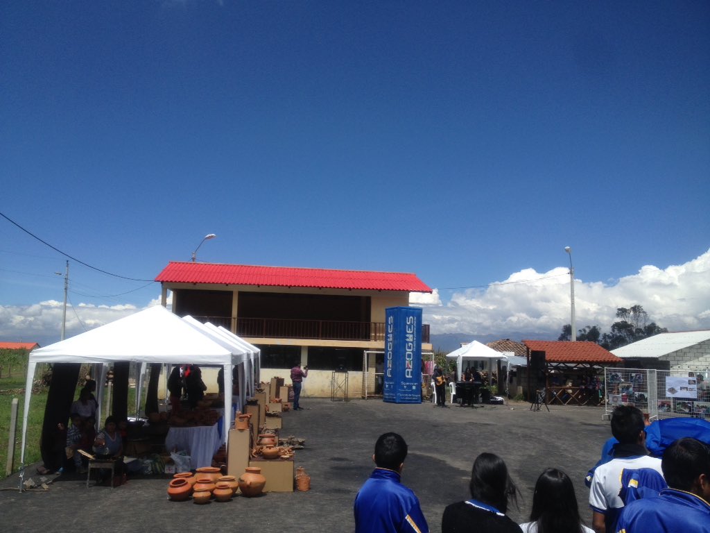 alvarosanmarti7's tweet photo. Culminó taller de capacitación a trabajadoras de alfarería en Pacchapamba-San Miguel de Porotos. #Azogues #AustralTv https://t.co/AtBkDIABWR