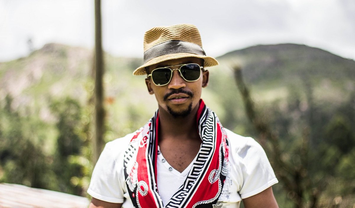 OkayAfrica's tweet photo. Meet Sands, the Swazi Singer Making SiSwati Fashionable https://t.co/muqOuWA9Cc https://t.co/6yPUjfaxSk