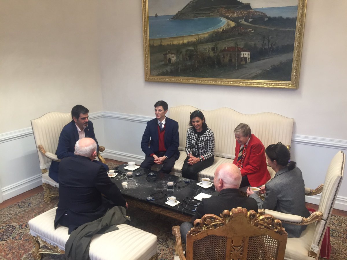 FdeMazieres's tweet photo. Projet de jumelage avec @Versailles : accueil chaleureux de #SanSebastian capitale européenne de la culture en 2016 https://t.co/unLYDKCKm2