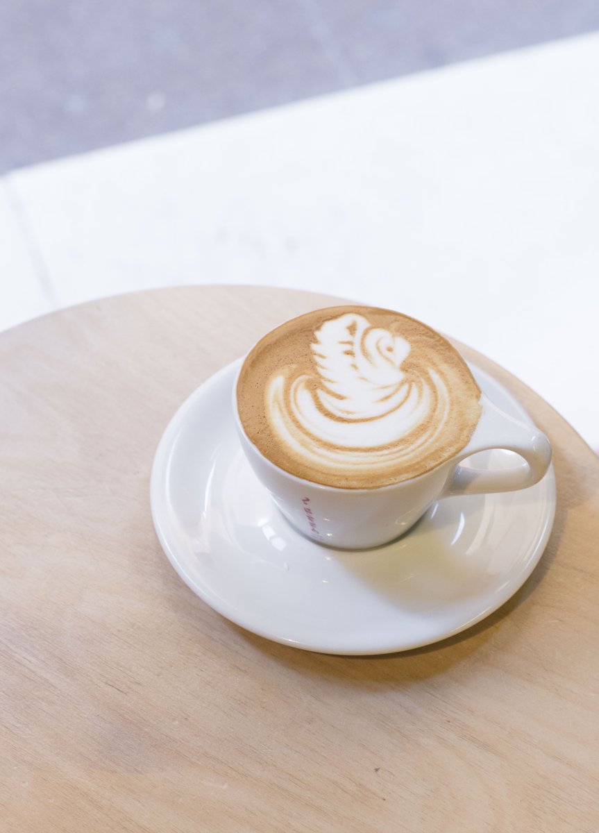 La imaginación es el ojo del alma ☕️  Imagination is the eye of the soul #latteart #onnacoffee