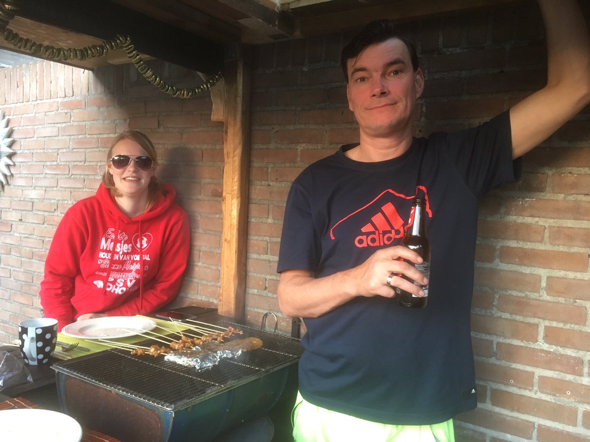 Brigitte673's tweet photo. Altijd lekker BBQen ☺ https://t.co/k4wvFlsXbi