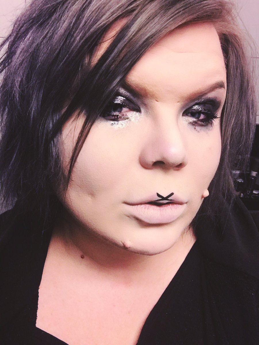 notgomen's tweet photo. #50DaysOfMakeup Metallica - Black album https://t.co/3FrDgzDaIV