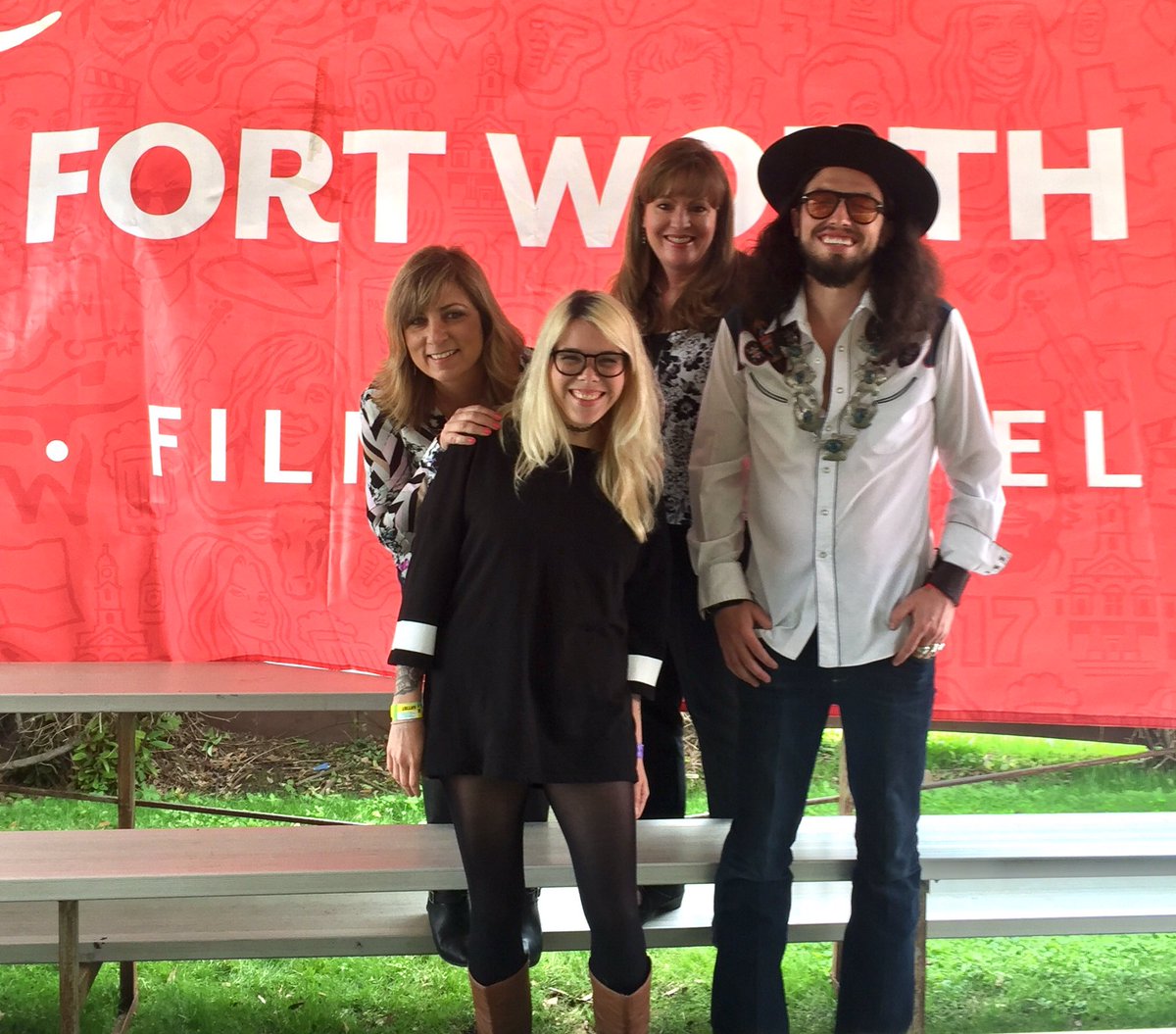 danafuller2's tweet photo. At Forth Worth Convention &amp; Visitors Bureau event at Threadgill's w/Josh Haverson &amp; Jaimee Harris and Kris Wallace. Josh last seasons Voice. https://t.co/BDMOwOdZ5k