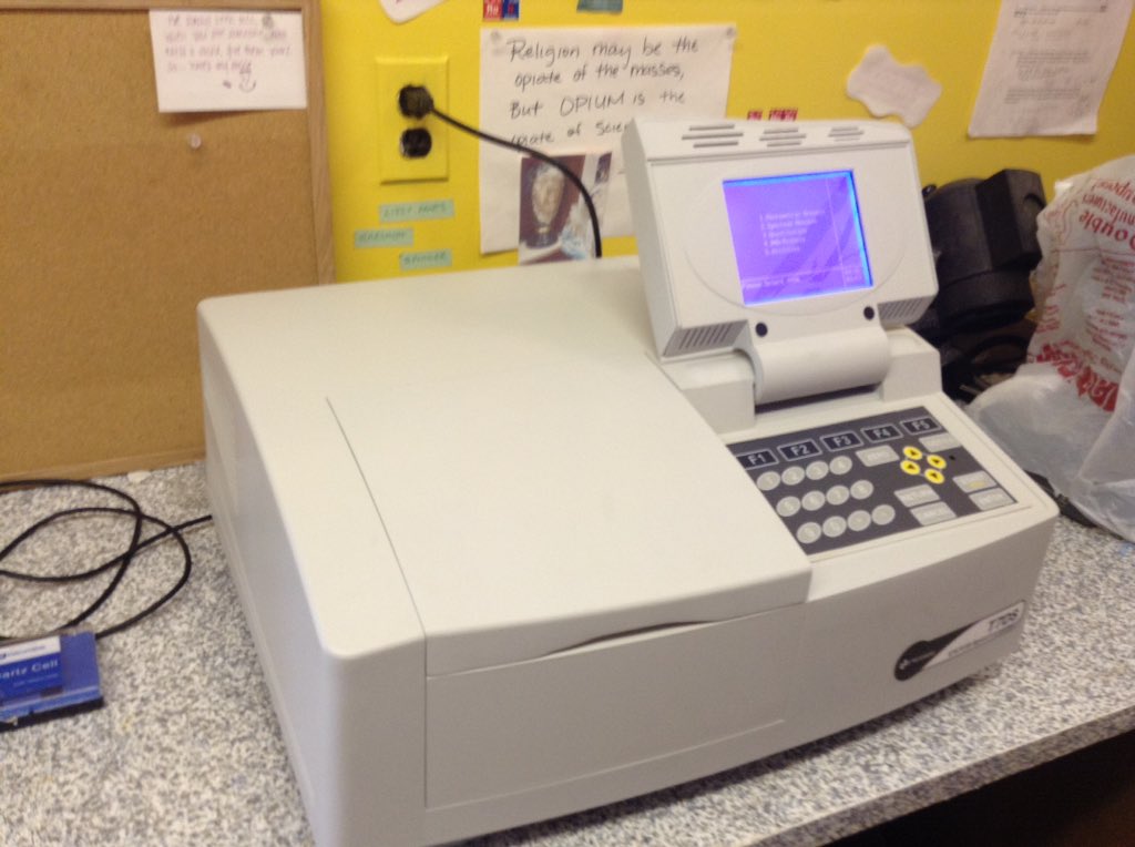 GPNstem's tweet photo. @GPNHS COPsResearch used a UV Spectrometer today at @UDMDetroit. #GPNChem #COPsResearch https://t.co/Di8fxzXw93
