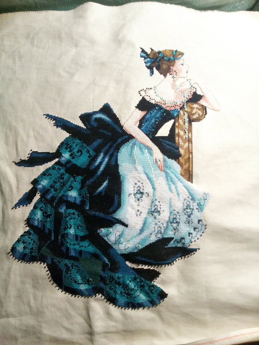 celtett's tweet photo. #CrossStitch #WIP #MirabiliaDesign: Portrait of Veronica day 39 and 40: beading https://t.co/7fasMAc2fe
