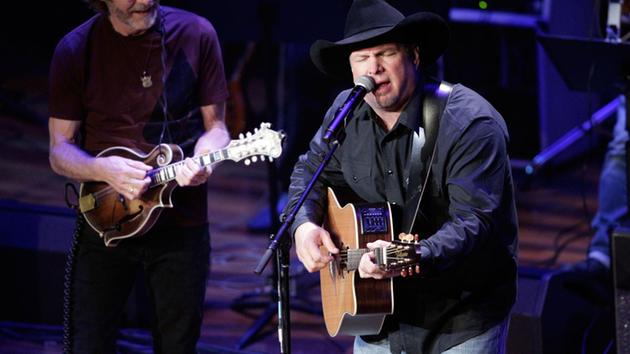 abc13houston's tweet image. .@GarthBrooks is returning to @RODEOHOUSTON for two shows in 2018: Feb 27 and March 18 #AskMeHowIKnow abc13.com/1804171/ #RodeoHouston