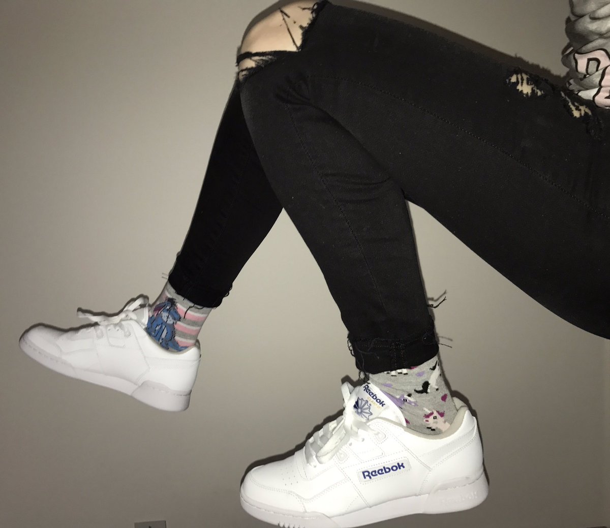 DaniJaneCox's tweet photo. Officially a member of the @ReebokClassics family 👌🏻 #sneakergameonpoint #yesimwearingoddsocks https://t.co/lMwFJMuxUg