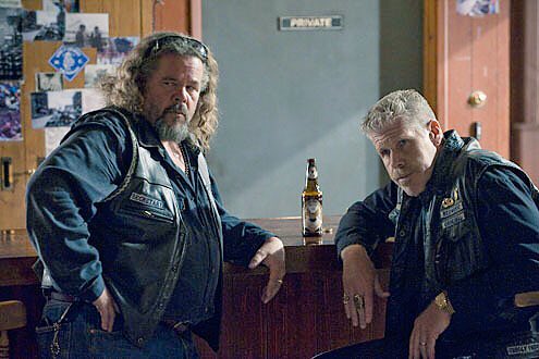 シネちゃぶ マーク ブーン ジュニアは ワイルド スピードx2 や フローズン リバー など出演作多数ですが 彼の代表作と言えば全7シーズンにレギュラー出演したオジサン萌えドラマ サンズ オブ アナーキー Hulu配信中 のボビー役 お腹に