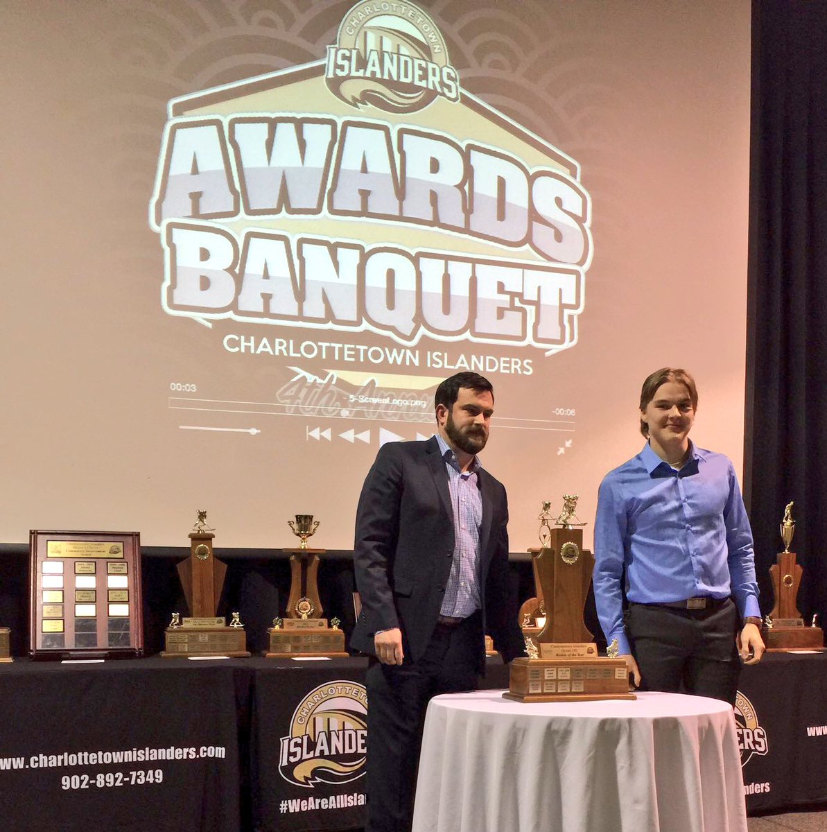 Ocean100's tweet photo. Ocean 100s @McKeeDylan Presents Rookie of the Year to Saku Vesterinen! #IslesFanChoice #pei https://t.co/wQ6FsW48tl