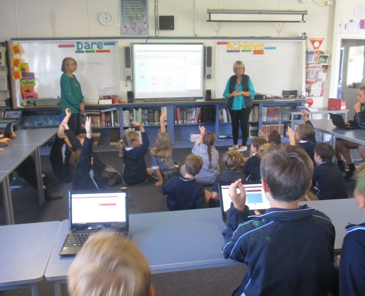 murcha's tweet photo. Staff/students interacting in" Respectful Chat I Can Do That" online webinar #NDA2017 https://t.co/iNM9ftpVSy #edvc https://t.co/nRmShoESPL