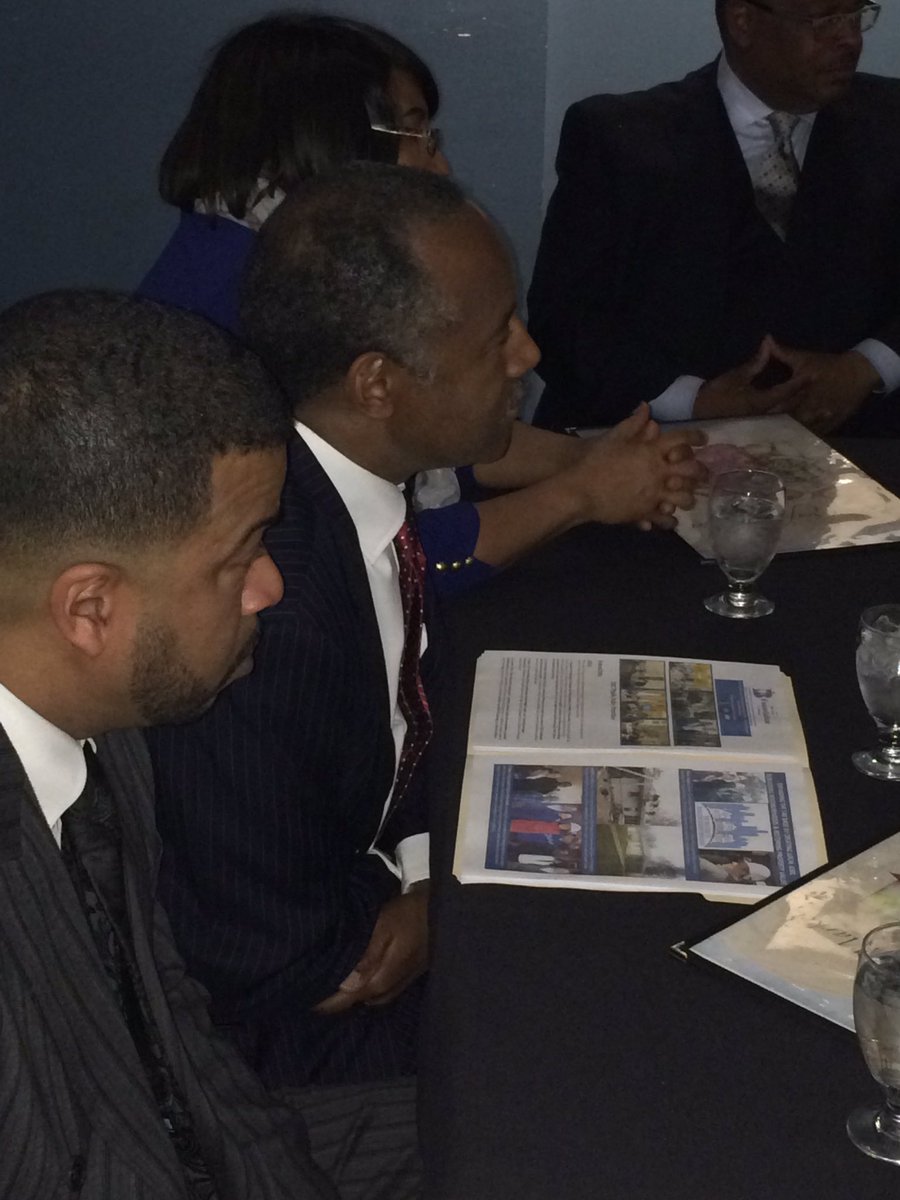 ConservativeBro's tweet photo. Great listening session today with @RealBenCarson in Detroit! Some great ideas in the room! https://t.co/pNFShEq3mD