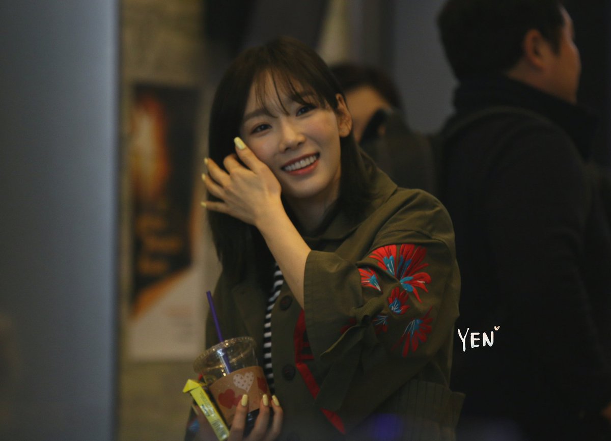 [PIC][14-03-2017]TaeYeon trở thành khách mời trên "KBS CoolFM Park Jiyoon's Gayo Plaza Radio" + Ghi hình cho chương trình "KBS Yoo Hee Yeol Sketchbook" vào hôm nay - Page 4 C7E9vQzU8AAqHSa