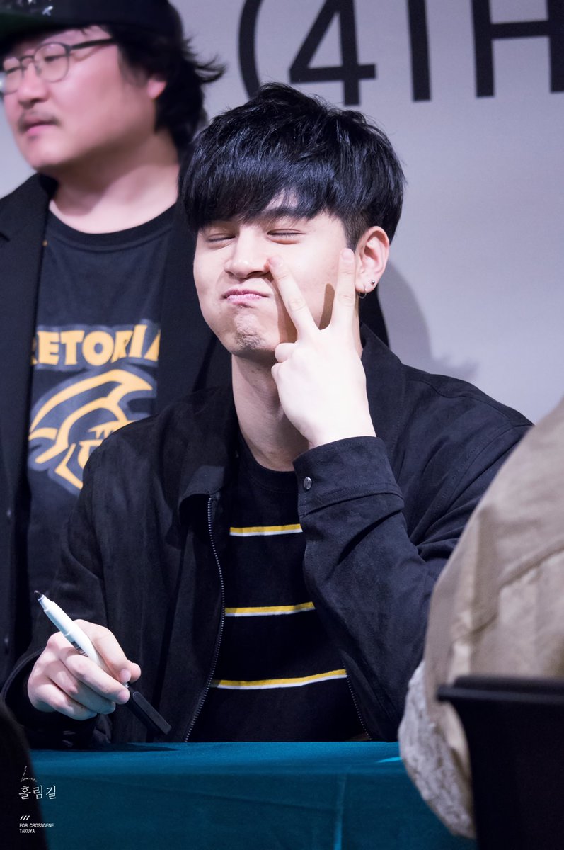 crossgenepics's tweet photo. sangmin — 170311

cr. 홀림길 https://t.co/1VRKXg14AG