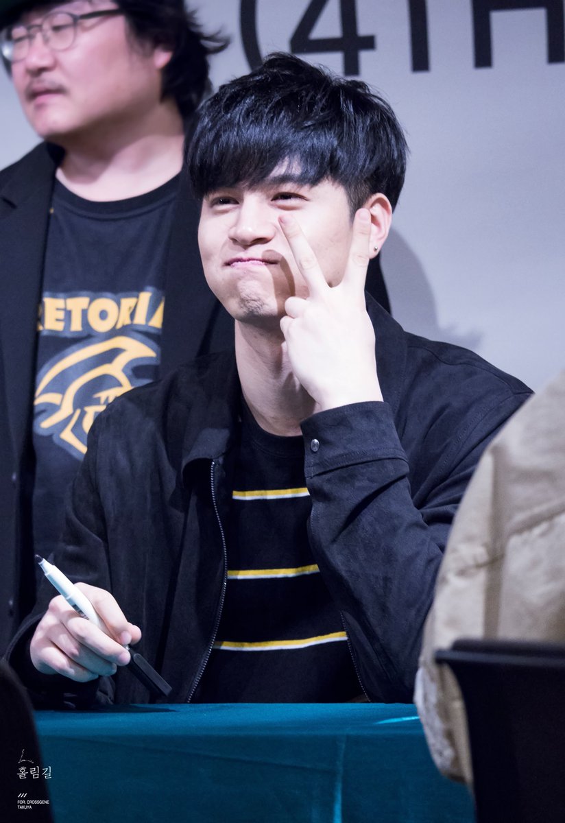 crossgenepics's tweet photo. sangmin — 170311

cr. 홀림길 https://t.co/1VRKXg14AG