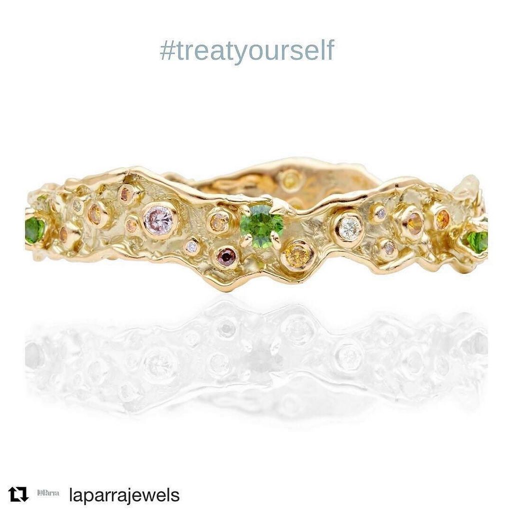 JeDeCo's tweet photo. #Repost @laparrajewels ・・・
Bangle polished and ready to go! 18carat #gold #colourdiamonds … https://t.co/ffpWyXMX3r https://t.co/falhXq1MZi
