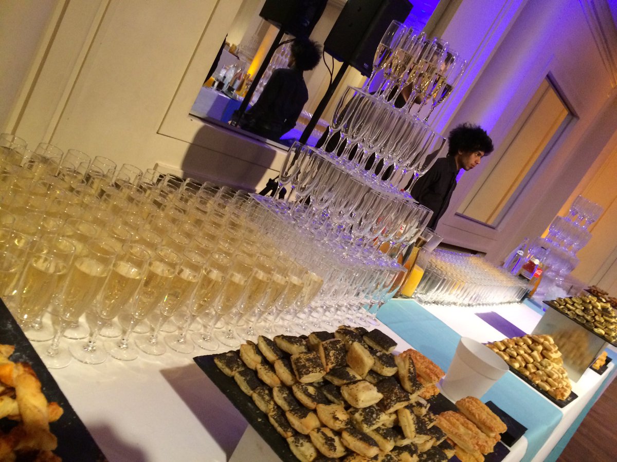 ebs_Paris's tweet photo. Fin de la cérémonie. Place au cocktail ! #ebsGraduationDay #promo2016 https://t.co/clzhMjLGuf