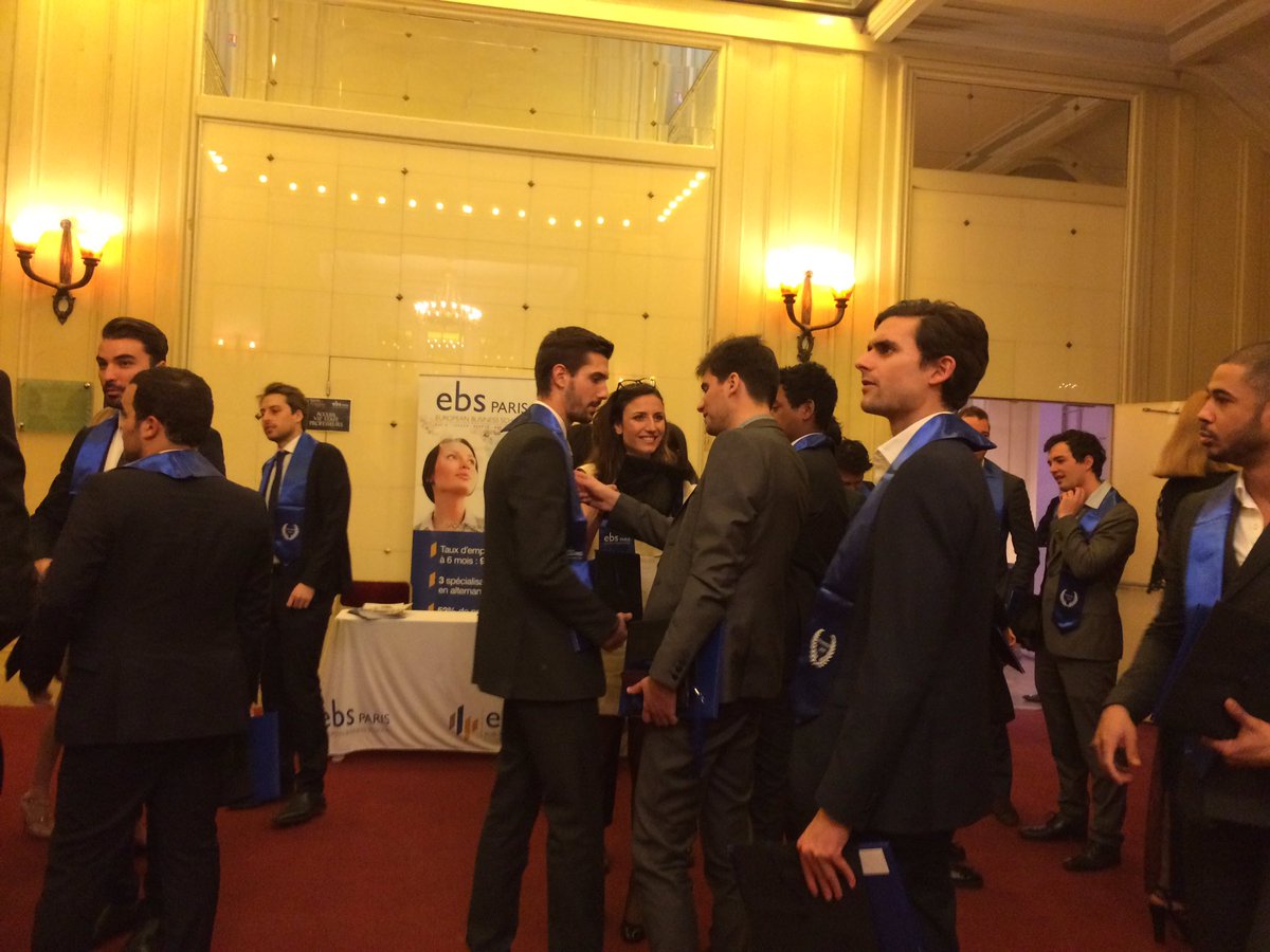 ebs_Paris's tweet photo. Fin de la cérémonie. Place au cocktail ! #ebsGraduationDay #promo2016 https://t.co/clzhMjLGuf