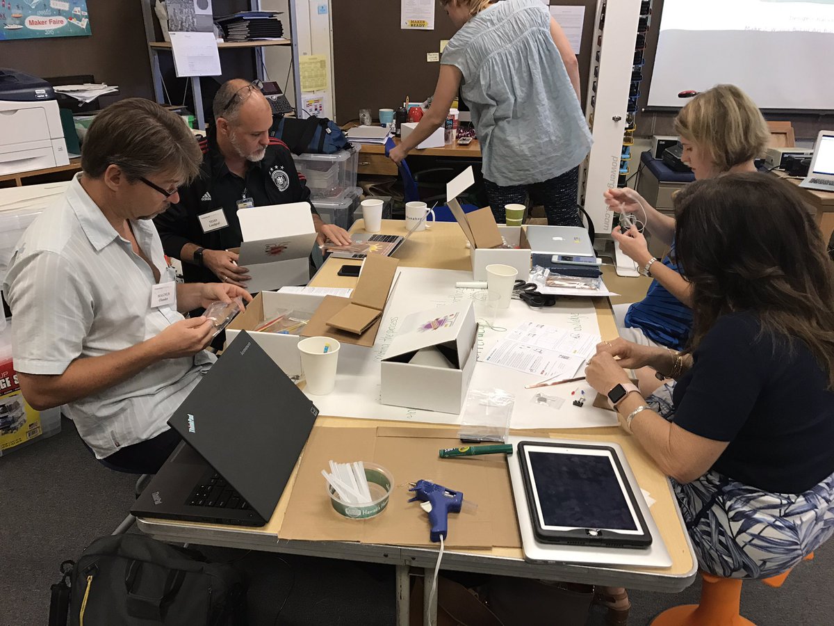 chasemitsuda's tweet photo. Ready, set, #make!
@makerready starter kits in use @PunahouSchool #makerready #PD #makered #punPLC https://t.co/KwnGgjyut4