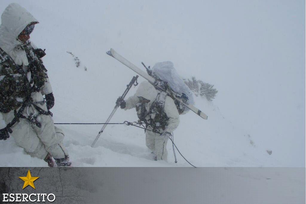 Esercito's tweet photo. #Casta2017 Oltre lo #sport, per addestrarsi ad operare nel difficile ambiente di #montagna!
#EsercitoItaliano #Addestramento #Alpini https://t.co/mUdRzrC7yh
