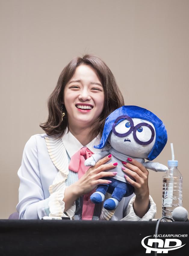 _sejeongdays's tweet photo. [FANTAKEN] 170305 - Ilsan Fansign #Sejeong #김세정 #구구단 #gugudan #gu9udan 
(cr. NuclearPuncher) https://t.co/5tPYSo22H0