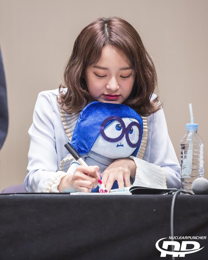 _sejeongdays's tweet photo. [FANTAKEN] 170305 - Ilsan Fansign #Sejeong #김세정 #구구단 #gugudan #gu9udan 
(cr. NuclearPuncher) https://t.co/5tPYSo22H0