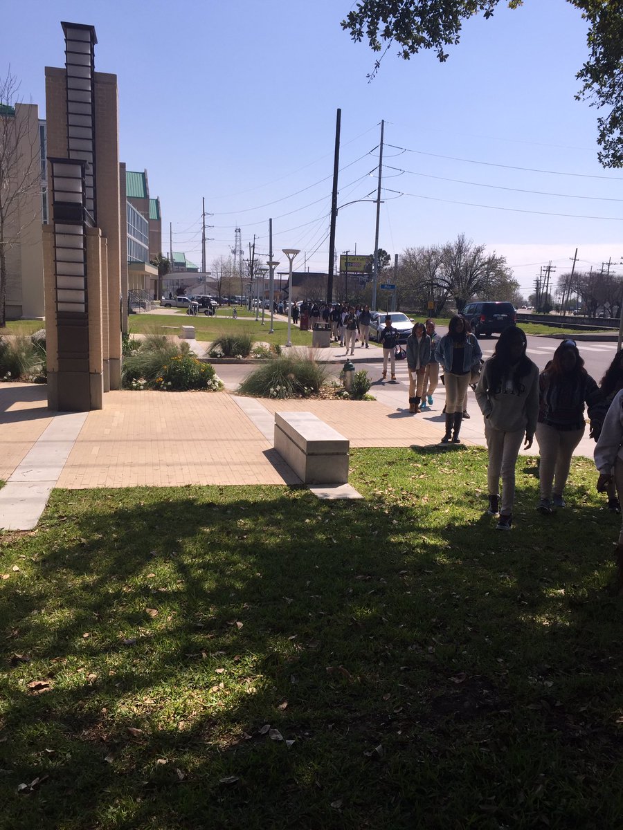 OfficialNewsESJ's tweet photo. Great tour &amp; visit at Xavier University of Louisiana for ESJ students today! #XULA @XULA1925 https://t.co/OPEA1HJKKr