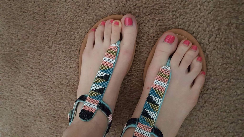 الي يبي يلحسها رتويت
عمتكم
عمة
كلب
كلبة
kik
bbm