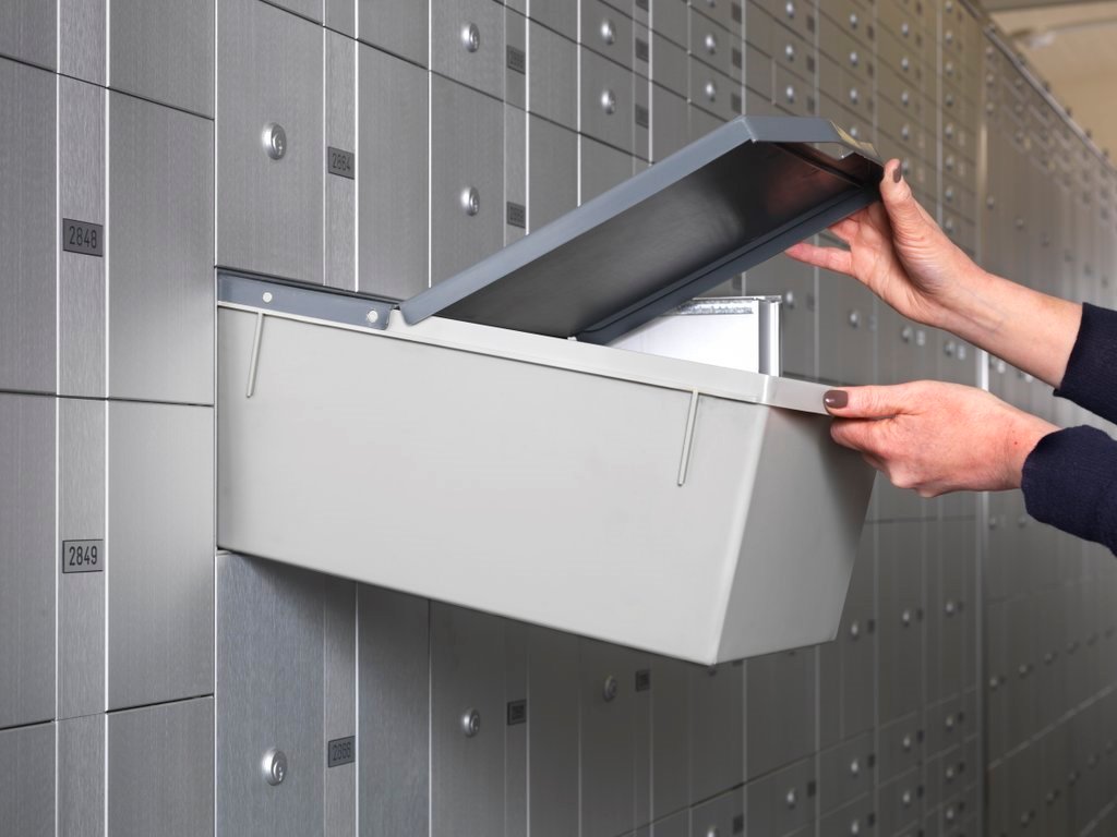 StJamesDeposit's tweet image. SAFE DEPOSIT RENTAL FROM £45. FREE secondary renter and FREE unlimited access to your box. Open 7 days a week. Established since 1912.