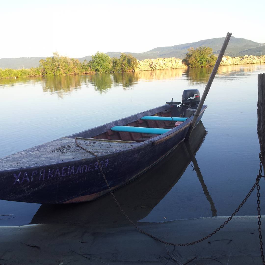 EikonesElladas's tweet photo. Η ταπεινή βαρκούλα του Έλληνα ψαρά! https://t.co/RFGv4haMYi