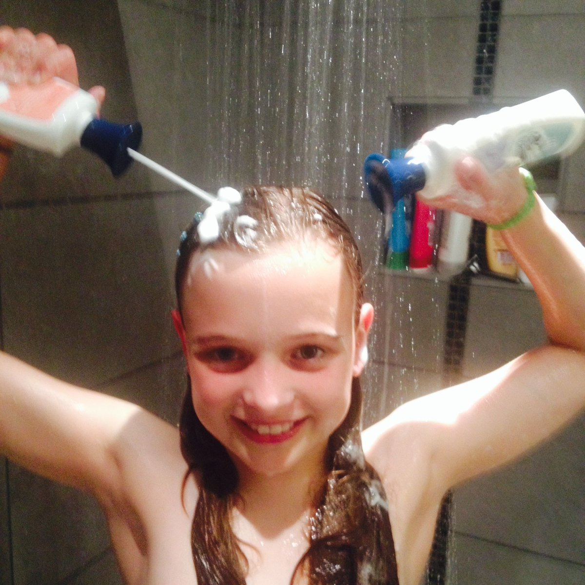 Scrubbingtons's tweet photo. How do you make bathtime fun? 10 ways for tweens right here #LetThereBeMud #ScrubTheMud #makingbathtimefun #mumlife
https://t.co/95TdkmhTWJ https://t.co/NKQCLToIKF
