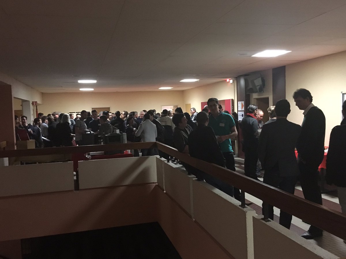 WeavL_'s tweet photo. Soirée du réseau  #entrepreneurial à l'IUT de #Metz ! L'occasion de discuter et de revoir de vieilles connaissances :) https://t.co/BqH4JIWlc0