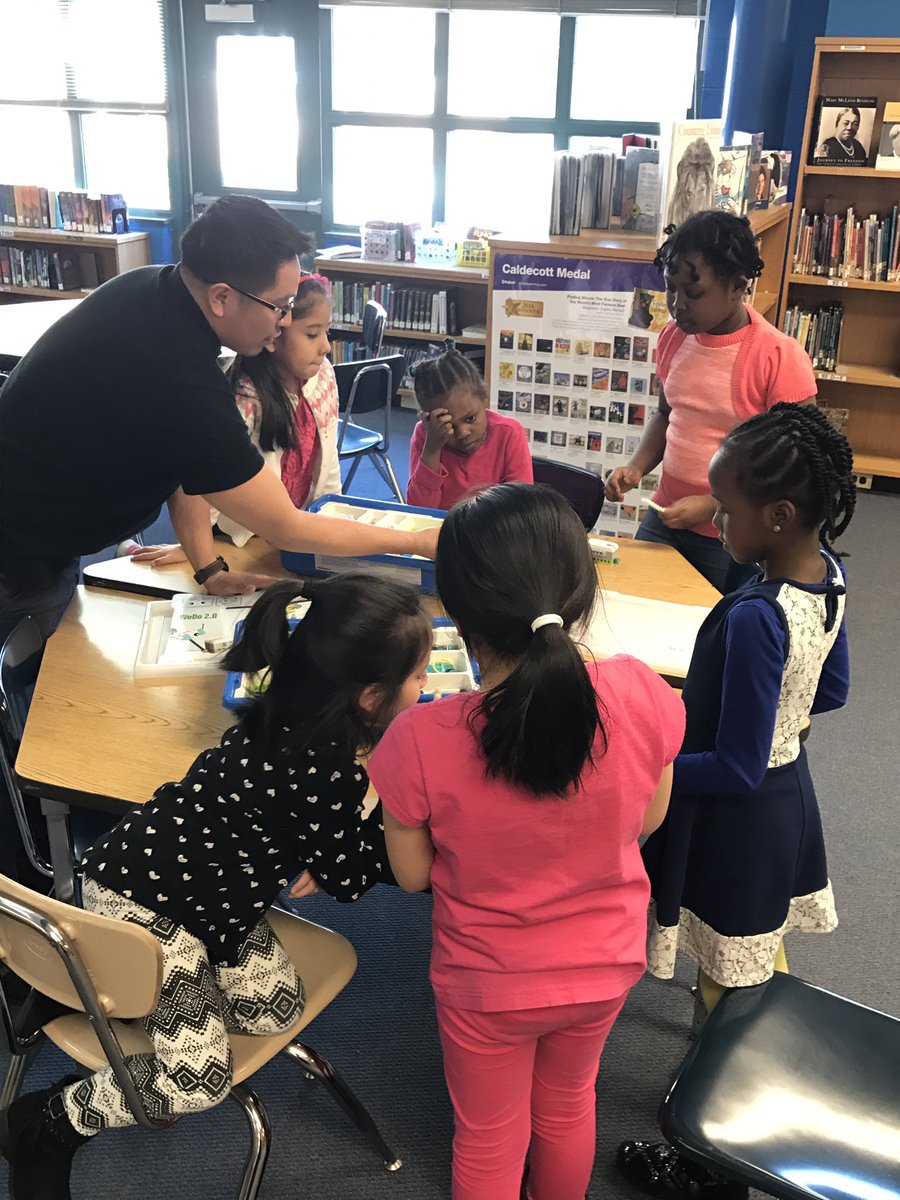 GIRLS ROCKIN' ROBOTICS AND CODING!  Kicking it at Drew!  Real Game Changers!