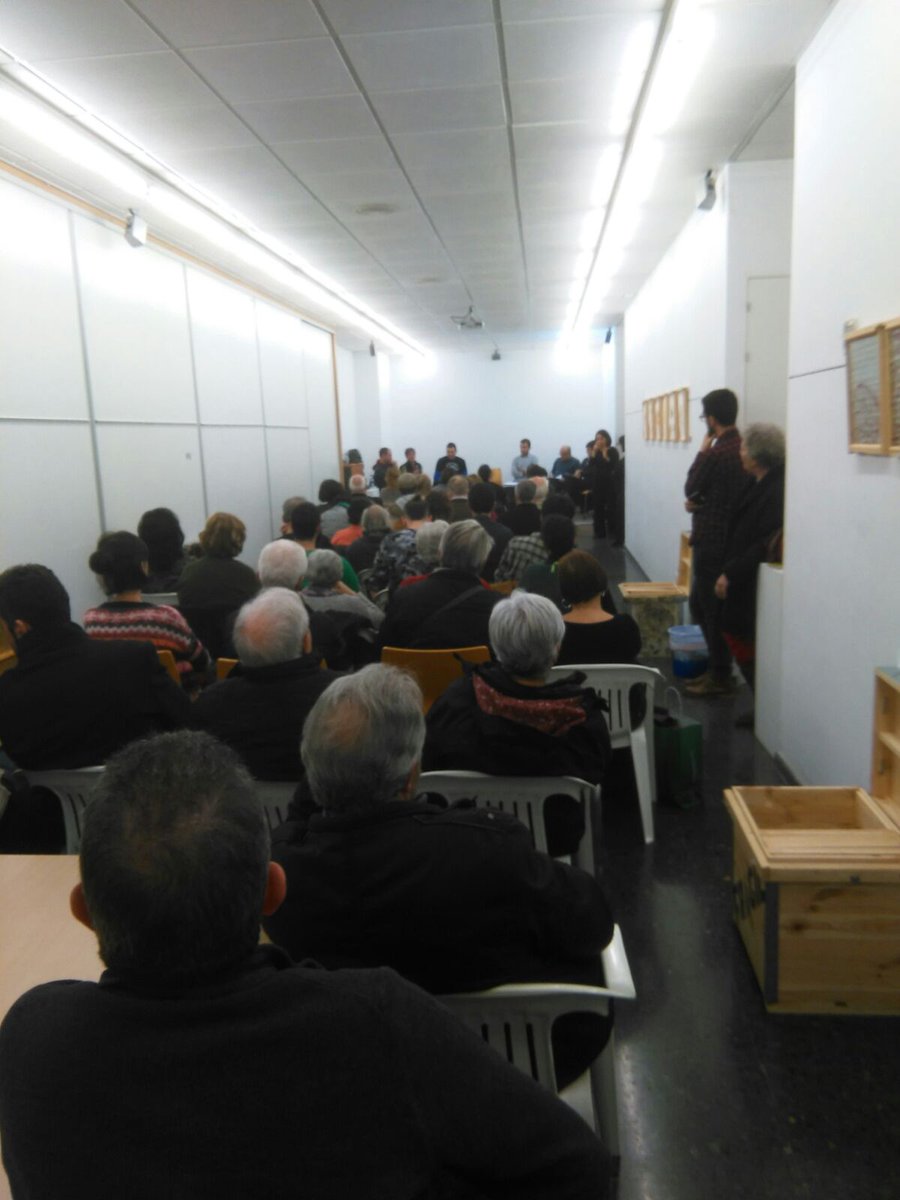 EstefaniaBlanes's tweet photo. Debat, reflexions i pensament compartits #PuntsDencontre organitzat per @GuanyarAlcoi amb @iblanco_eu @VicentaJimenezG @pau_torregrossa https://t.co/kjvQJStvLC