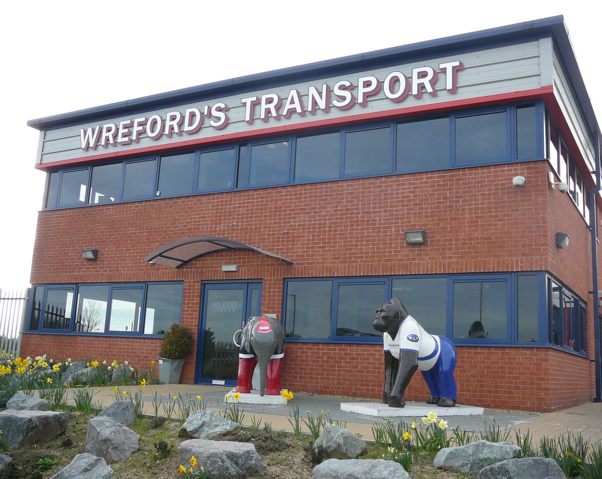 PrecisionSigns_'s tweet image. #northantshour need any signs in your lives? @PrecisionSigns_ design, manufacture &amp;amp; install ANY sign/stand off letters #beatlikeforlikequote