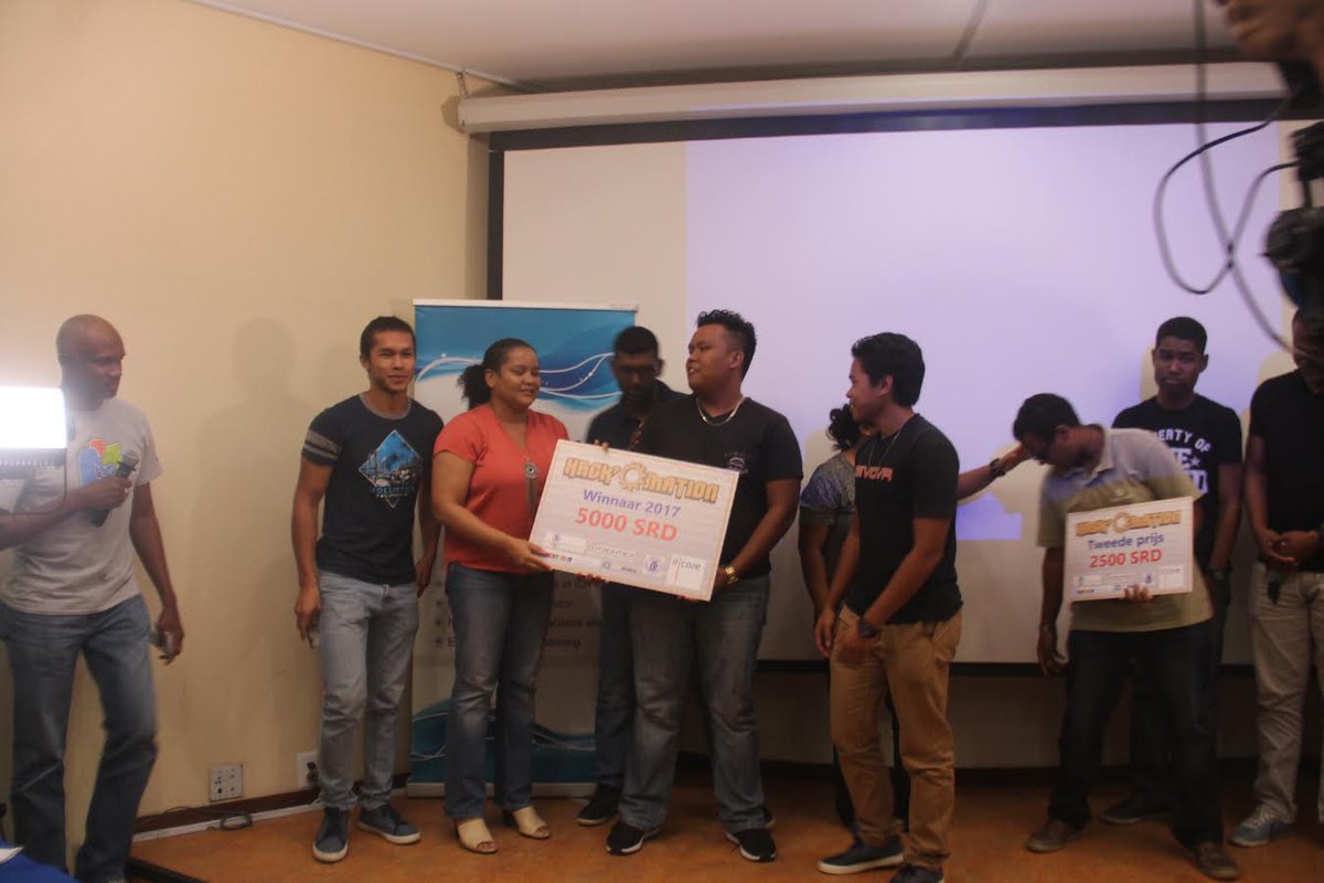 hackomation's tweet image. Winner of HackOmation 2017: Internet of Things Challenge
Team: EZ-Farming
#bigdata #IoT #internetofthings #software #geoict