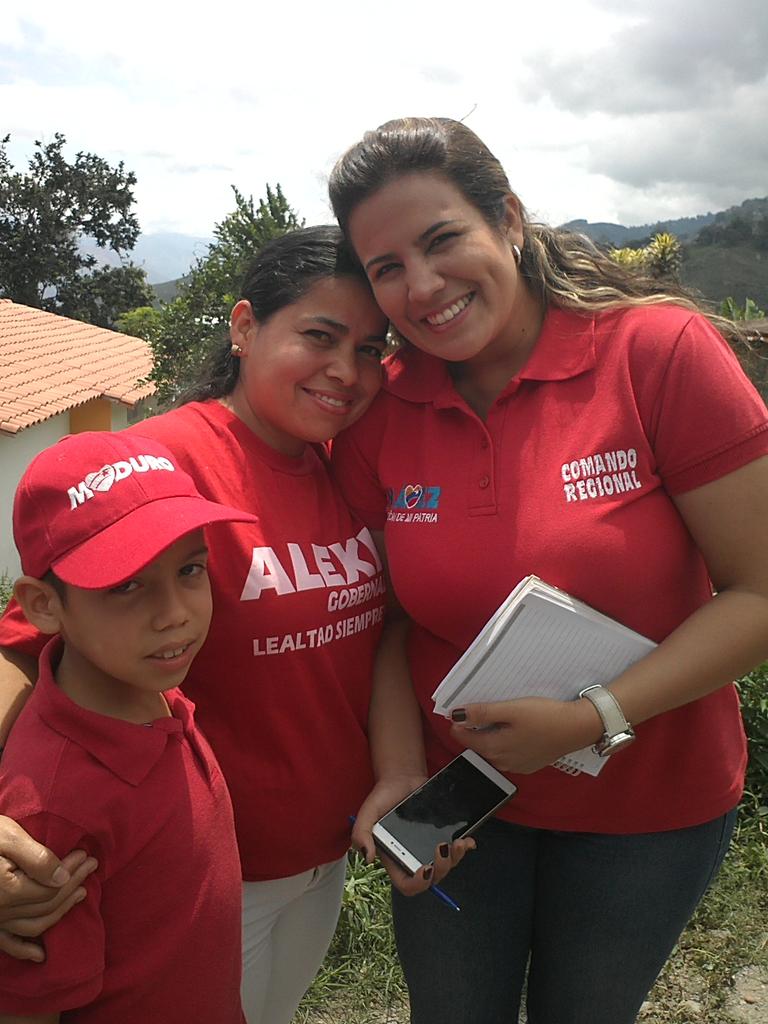 Omaira_labeba's tweet photo. Hoy le doy gracias a dios x este gran dia cn el gobernador @GobAlexisR y los camaradas https://t.co/I7fRuNQBKD