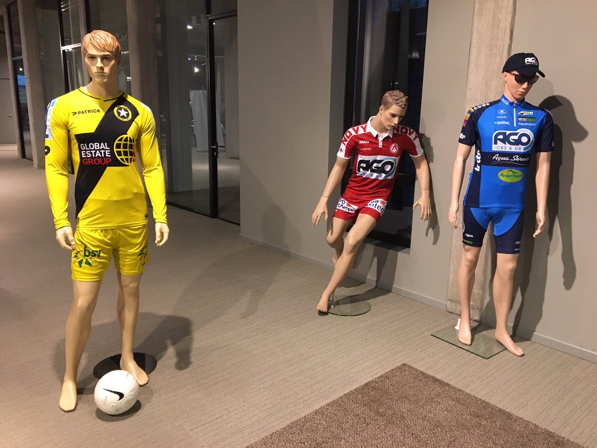 tommartin8510's tweet photo. #netwerken met @kwsclauwe Ondernemers en sport samen brengen. #toekomst @agojobs https://t.co/OE7VaGSwr4