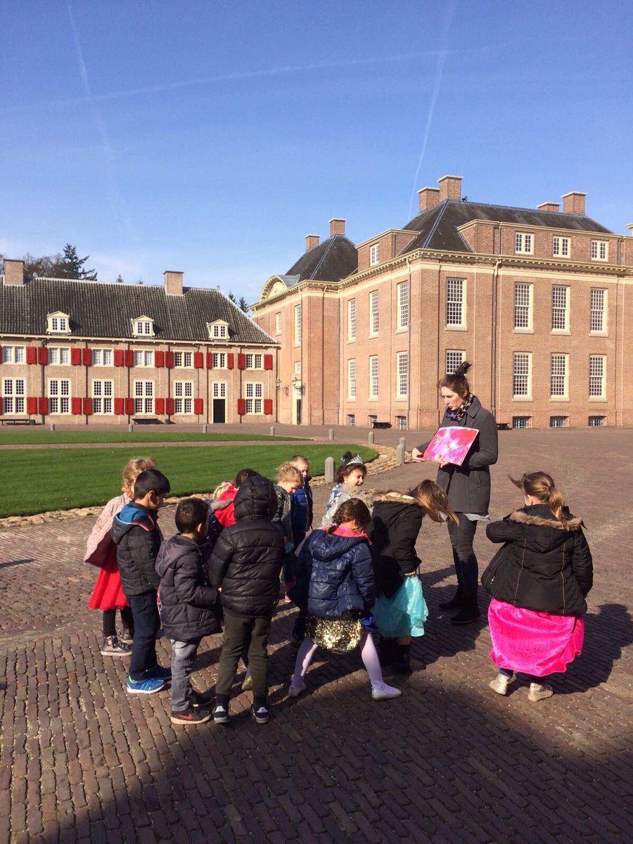 Groep 1,2 mocht, na een leuke dansles, deze week op bezoek bij Paleis Het Loo. Ze kwamen vol verhalen thuis!