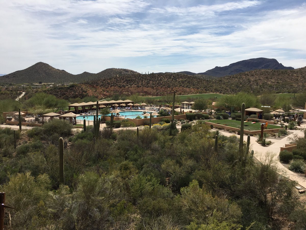 vectorbloc's tweet photo. Landed in Tucson, ready for #2017WOM Come see the gang in the Z-modular booth and touch an actual #VectorBloc...and win cool stuff! https://t.co/GYgs1iN9Pq