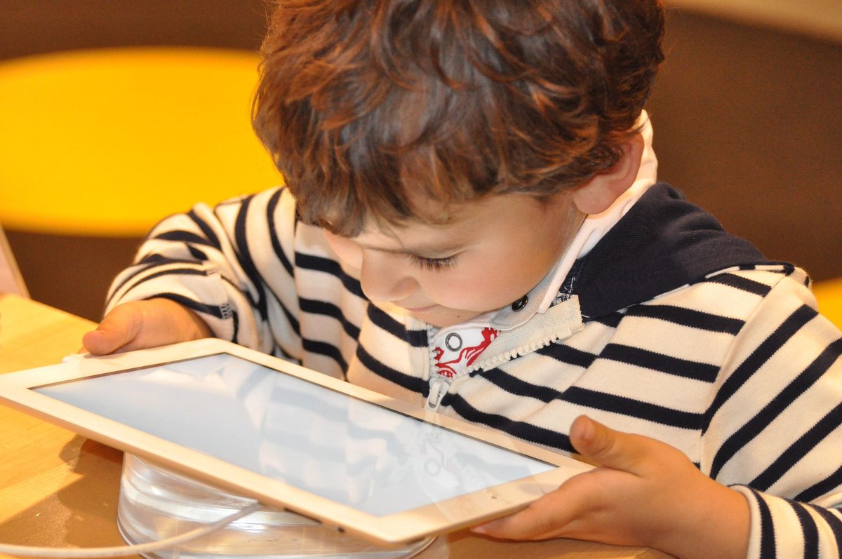 Tullpi's tweet photo. ¿Quieres entender cómo, cuándo y por qué hay que ser conscientes de cómo nuestros #niños usan la #tecnología? https://t.co/WaWwm1Kj7E https://t.co/i8XvPtsWZz