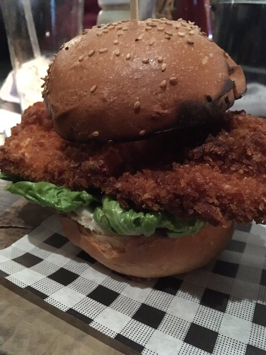 drinkhackney's tweet image. Burgers, cocktails, murals and music! Happy 3rd Birthday @number90bar 🎉🍾